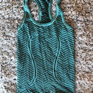 geometric lululemon tank top